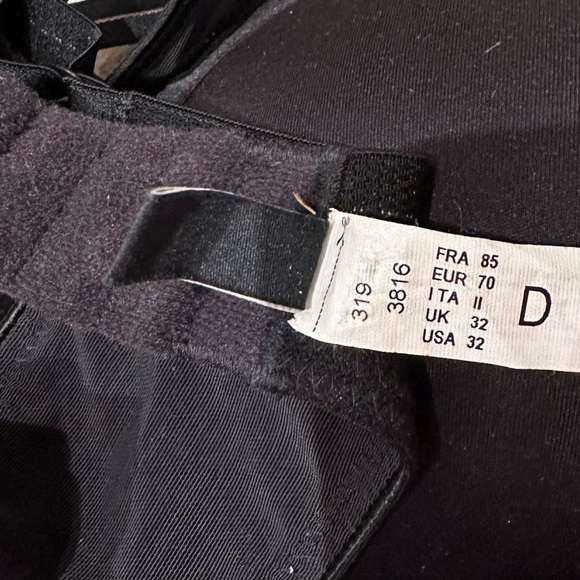 CHANTELLE BLACK UNDERWIRE BRA WITH FULL LIGHTLY PADDED CUPS-4 SETS OF HOOKS 32D - Picture 6 of 6